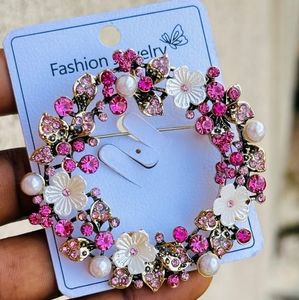 Petals Round Brooch - NWT